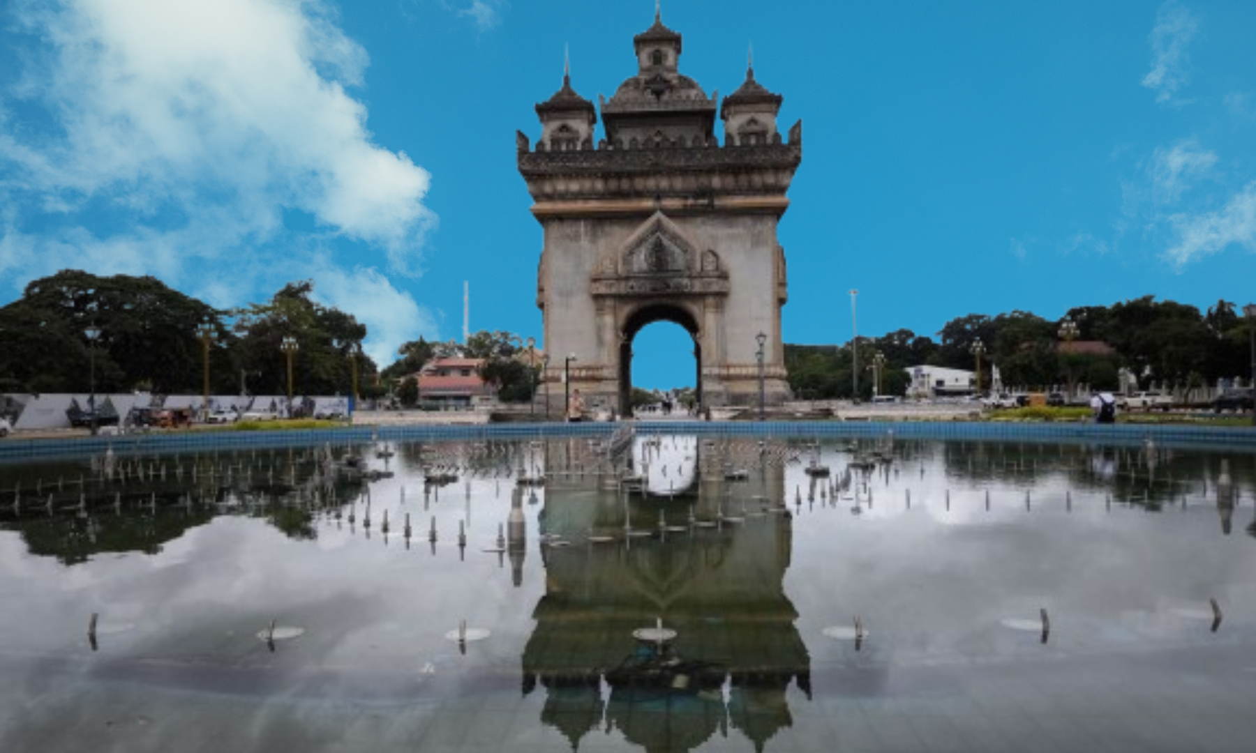 ヴィエンチャン市内の有名観光地へご案内